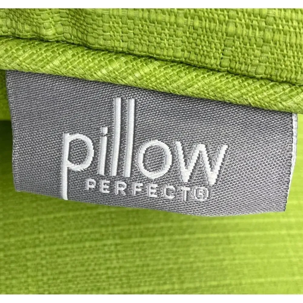 Pillow Perfect 4-Piece Outdoor Cushion & Lumbar Pillow Set - Green - Patio Decor